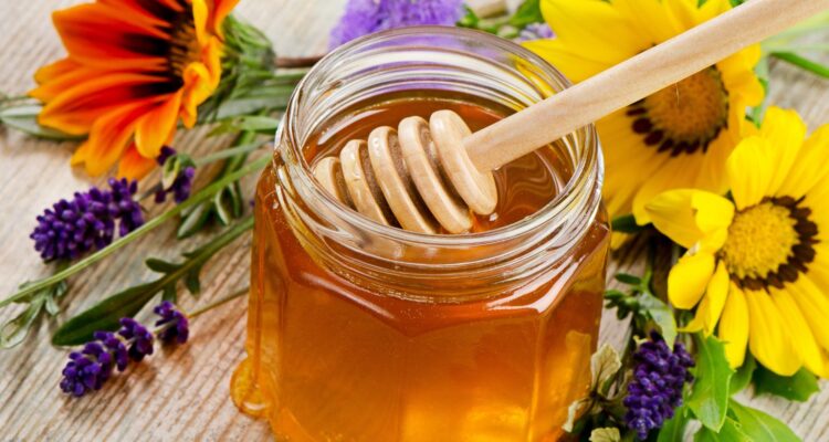 Amazing Honey Health Benefits Backed by Science